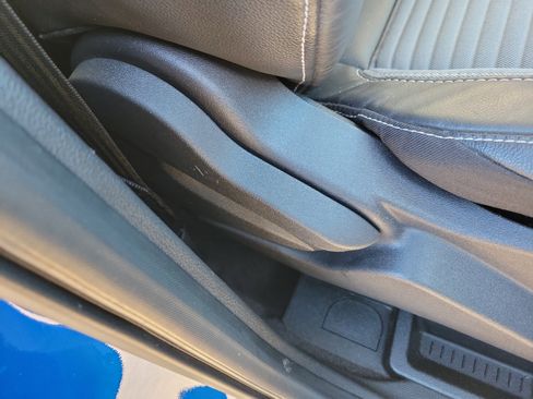 Used 2018 Ford Escape SE w/ SE Sport Appearance Package image 9