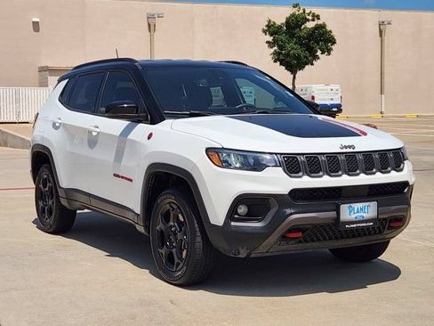 Used 2024 Jeep Compass Trailhawk AWD/4WD image 3