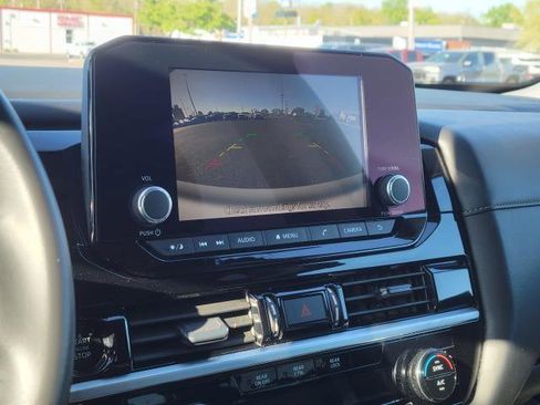 Used 2025 Nissan Pathfinder SV AWD/4WD image 18