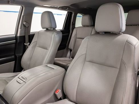 Used 2017 Toyota Highlander Limited AWD/4WD image 11