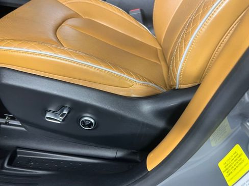 Used 2023 Chrysler Pacifica Pinnacle image 25