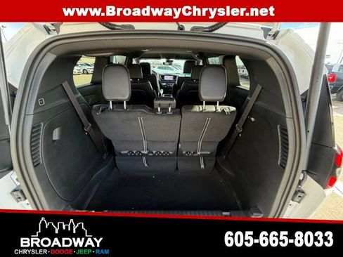 New 2026 Chrysler Pacifica Select AWD/4WD image 13
