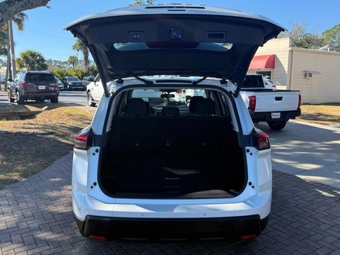 Used 2024 Nissan Rogue SV image 5