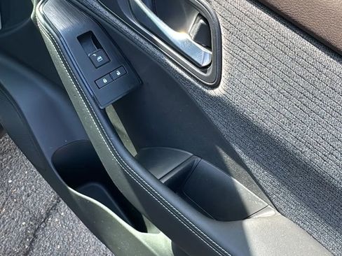 Used 2023 Nissan Rogue SV image 21