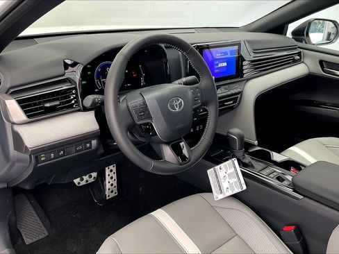 New 2026 Toyota Camry SE image 4