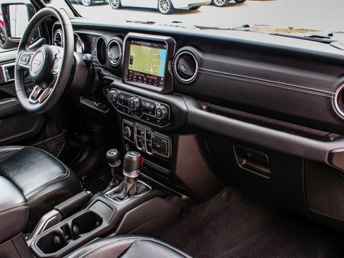 Used 2023 Jeep Wrangler Unlimited Sahara image 43