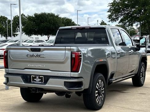 Used 2024 GMC Sierra 2500 Denali Ultimate AWD/4WD image 4