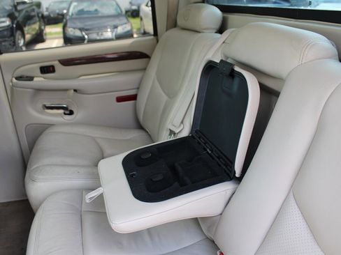 Used 2006 Cadillac Escalade EXT image 31