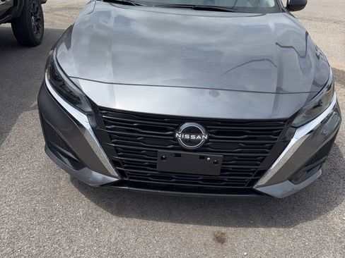 Used 2025 Nissan Altima 2.5 SV image 4