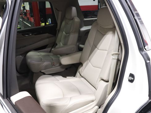 Used 2015 Cadillac Escalade Luxury AWD/4WD image 41