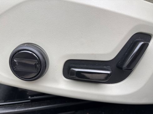 Certified 2023 Volvo XC60 B5 Core image 18