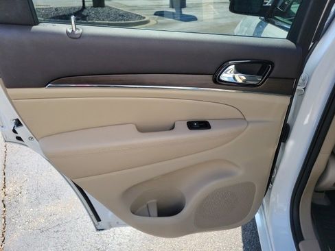 Used 2020 Jeep Grand Cherokee Overland image 18