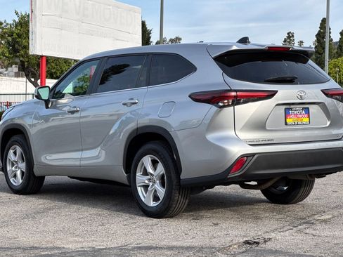 Used 2025 Toyota Highlander LE image 6