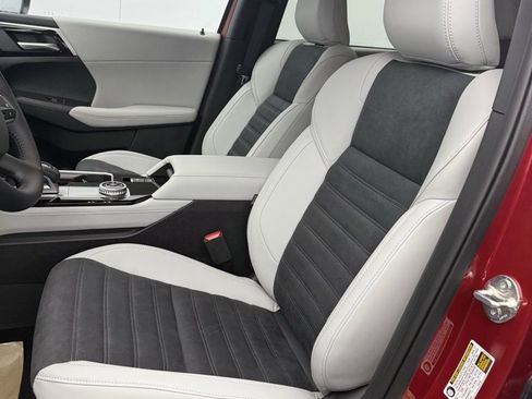 New 2025 Mitsubishi Outlander SE image 13