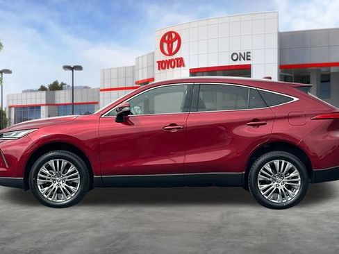 Certified 2023 Toyota Venza XLE AWD/4WD image 9