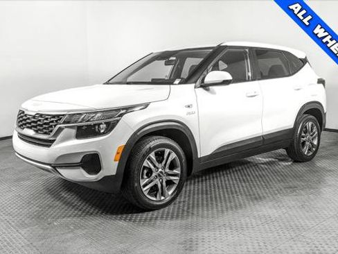 Used 2022 Kia Seltos LX AWD/4WD image 2