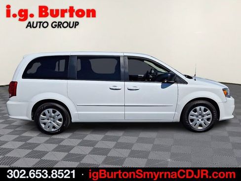 Used 2017 Dodge Grand Caravan SE w/ UConnect Hands-Free Group FWD image 7