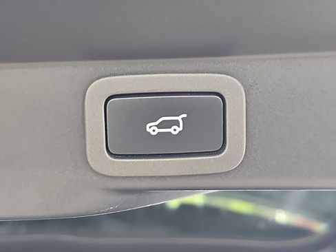 Used 2018 Land Rover Range Rover Sport HSE Dynamic AWD/4WD image 16