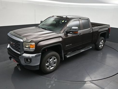 Used 2016 GMC Sierra 2500 SLE w/ SLE Preferred Package AWD/4WD image 15