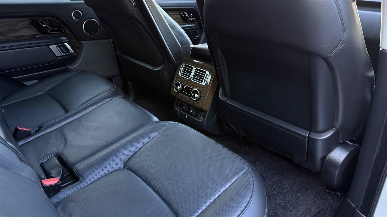 Used 2018 Land Rover Range Rover HSE AWD/4WD image 36