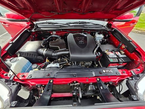 Used 2016 Toyota Tacoma TRD Off-Road w/ Premium & Technology Package image 30