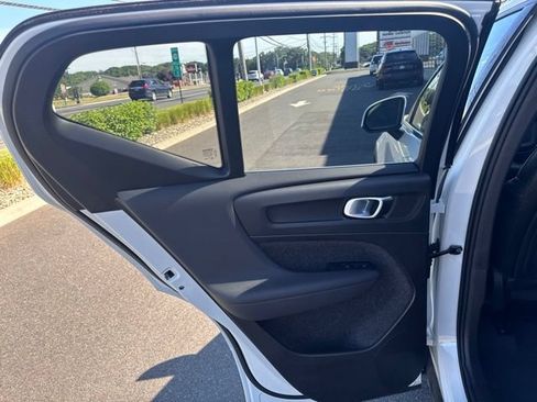 Certified 2025 Volvo XC40 B5 Core AWD/4WD image 16