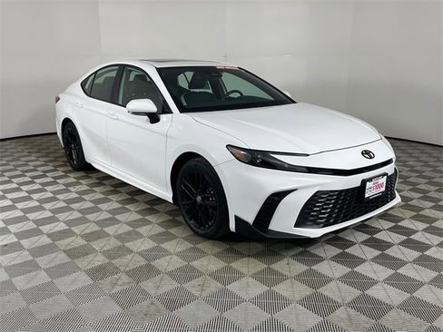 Used 2025 Toyota Camry SE w/ Convenience Package image 26