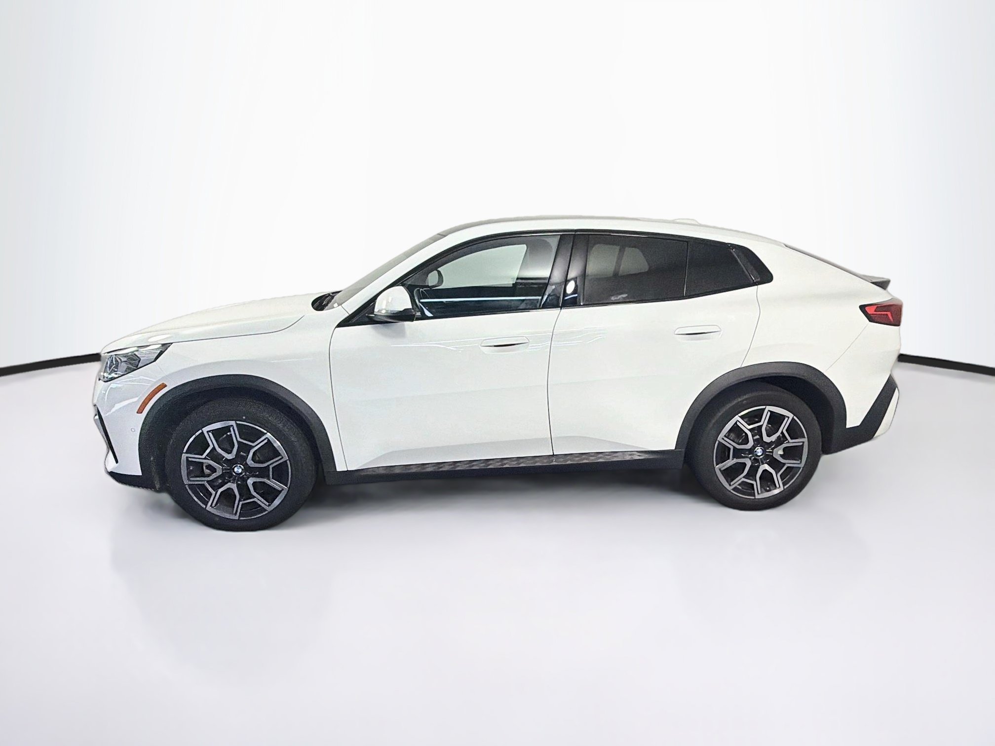 Used 2026 BMW X2 xDrive28i AWD/4WD image 4
