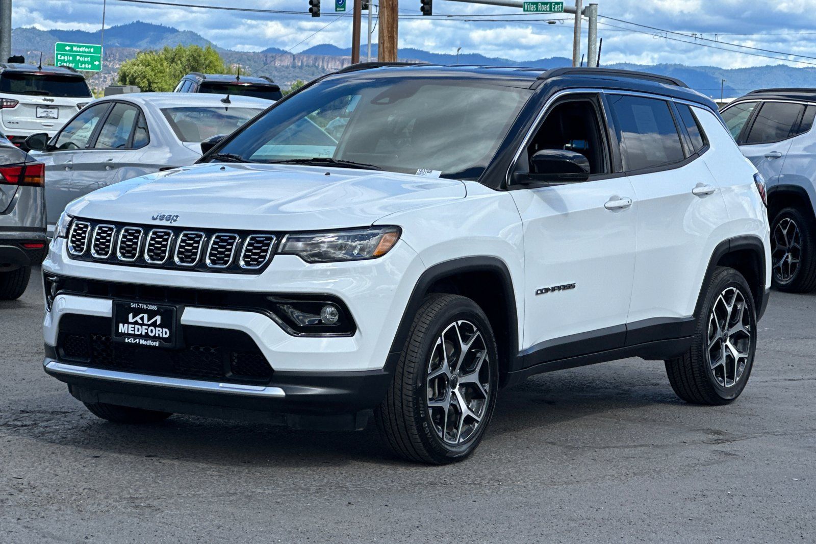 Used 2025 Jeep Compass Limited AWD/4WD image 8
