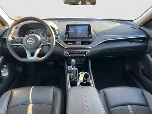 Certified 2025 Nissan Altima 2.5 SR image 12
