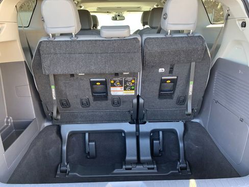 Used 2024 Toyota Sienna XLE image 18