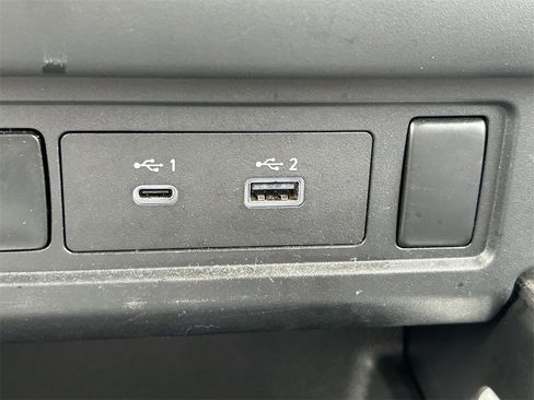 Used 2024 Nissan Frontier SV image 25