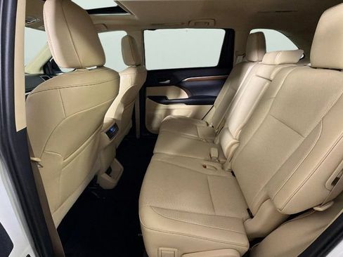Used 2019 Toyota Highlander Limited FWD image 28
