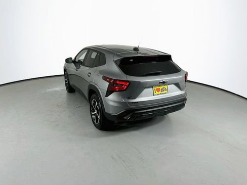 Used 2025 Chevrolet Trax RS w/ Sunroof Package FWD image 7