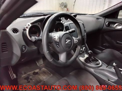 Used 2017 Nissan 370Z Coupe RWD image 11