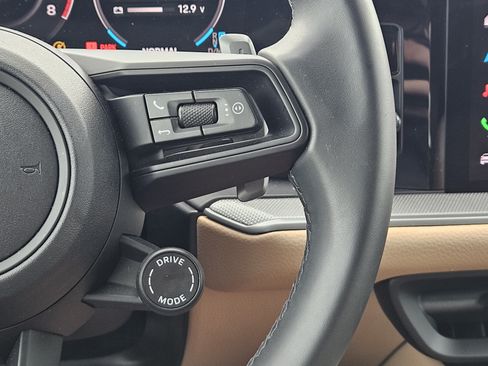 Certified 2026 Porsche Cayenne AWD/4WD image 27