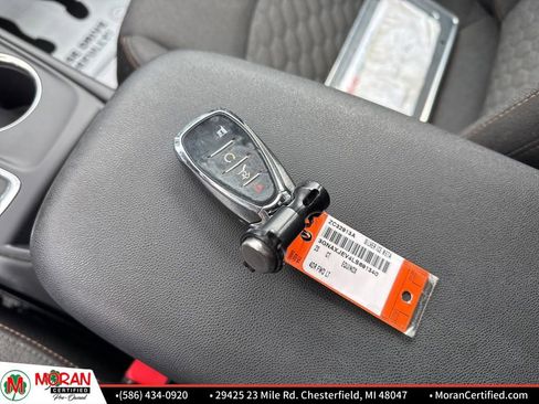 Used 2020 Chevrolet Equinox LT w/ Driver Convenience Package image 31