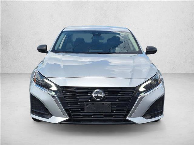 Used 2024 Nissan Altima 2.5 SV FWD image 2