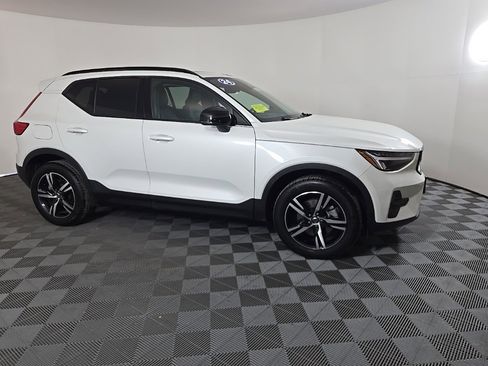 Certified 2024 Volvo XC40 B5 Core image 6