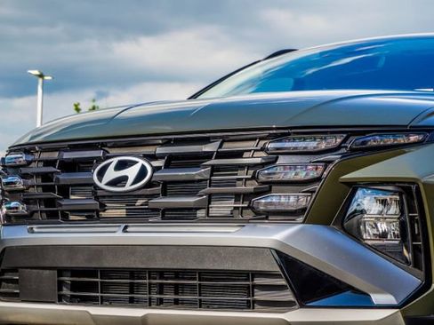 Certified 2025 Hyundai Tucson SEL FWD image 2