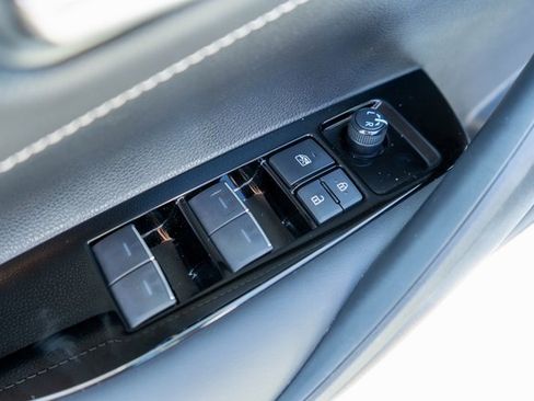 Used 2022 Toyota Corolla SE w/ SE Preferred Package image 19