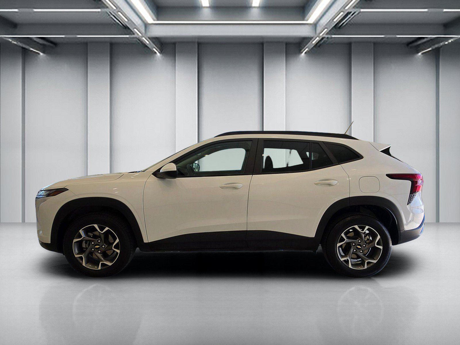 Used 2025 Chevrolet Trax LT FWD image 8