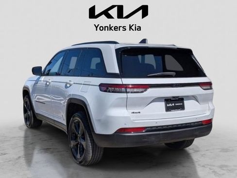 Used 2023 Jeep Grand Cherokee Altitude AWD/4WD image 10