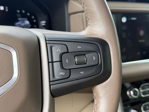 Used 2022 GMC Yukon XL Denali w/ Denali Premium Package image 24