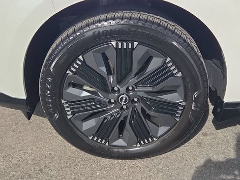 Certified 2025 Nissan Murano Platinum w/ Cargo Package AWD/4WD image 10