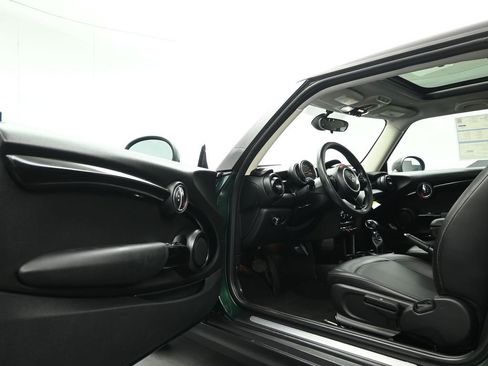 Used 2019 MINI Cooper 2-Door Hardtop image 9