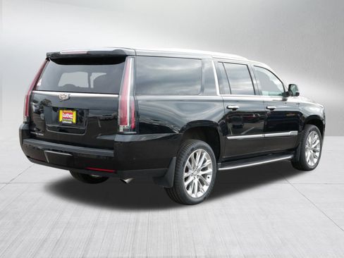 Used 2019 Cadillac Escalade ESV Premium Luxury image 7
