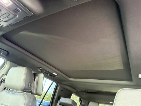 Used 2021 GMC Yukon Denali w/ Denali Premium Package image 19