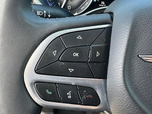 Used 2024 Chrysler Pacifica Touring-L image 24