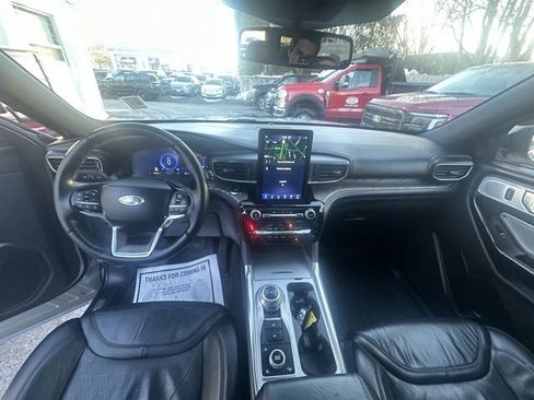 Used 2022 Ford Explorer Platinum w/ Equipment Group 601A image 13